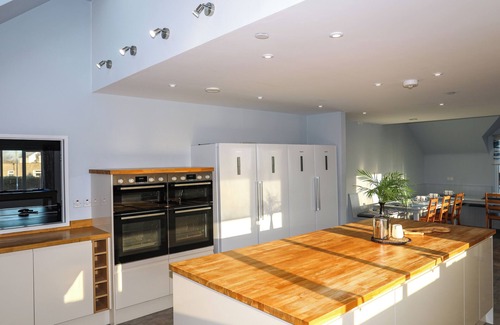 Rhosneigr Cottage | PLAS GWYLAN, pet friendly, country holiday cottage in Rhosneigr