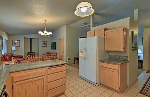 Southwest Bend House | Platinum Paradise-Private Hot Tub-Gas Firepit-Located In BEND-30 Min to Bachelor