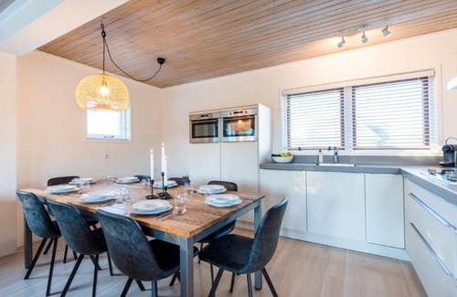 Municipality of Ameland House | Platte Duun is situated in a unique location in the dunes between Nes and Buren.