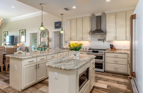 Dauphin Island House | Playa Larga | Open for 2026 bookings. Gulf front. Pool