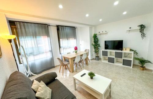 Castello de la Plana Apartment | Plaza mediterraneo - Turistea