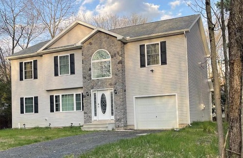 Pocono Summit House | Pocono Escape - Modern & Cozy