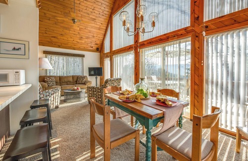 Aquashicola House | Poconos Cabin on 3 Acres - 5 Mi to Blue Mountain!