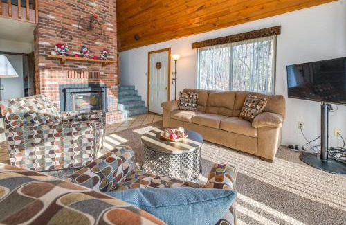 Aquashicola House | Poconos Cabin on 3 Acres - 5 Mi to Blue Mountain!