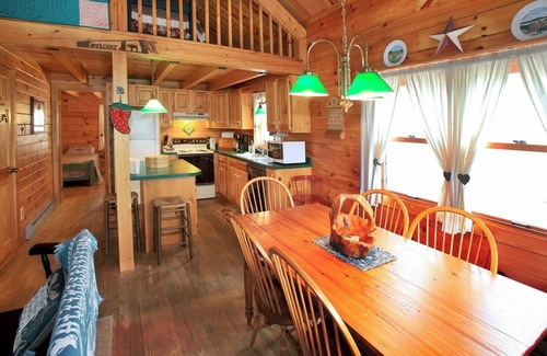 Lehighton Cabin | Poconos Log Cabin Getaway