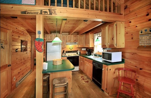 Lehighton Cabin | Poconos Log Cabin Getaway