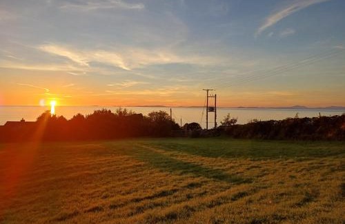 Llwyngwril House | POD1 Family Glamping with seaview & Wi-Fi