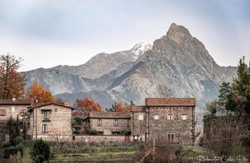 San Terenzo Monti Villa | Podere Beatrice 20 Pax by VILLASRETREATS
