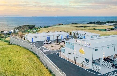 Pohang House | Pohang Uni’s Ocean Pool Villa