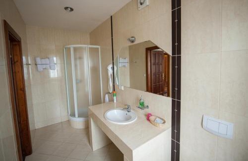 Pobiedziska Hotel | Pokoje Gościnne Gum-Bar