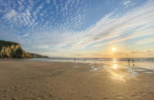 Porthtowan House | Poldreth - situated above the golden sand and rolling waves of Porthtowan Beach