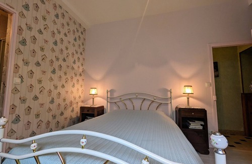 Pellevoisin Bed & Breakfast | "Pommier" Room on the Loire castles route