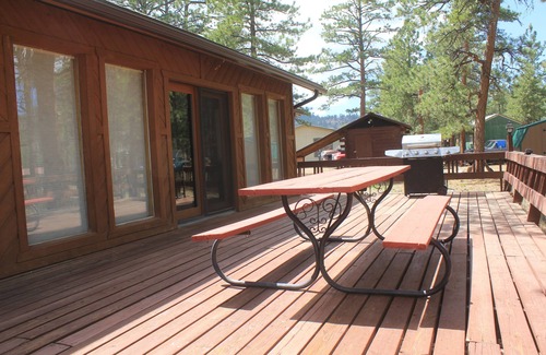 Ponderosa Pines House | Ponderosa Pines Lodge, Beautiful and Spacious Home, Pet friendly, sleeps 13