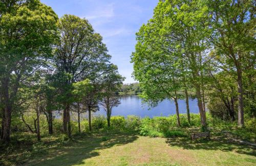 East Orleans House | Pondfront 1 Mile to Nauset Beach