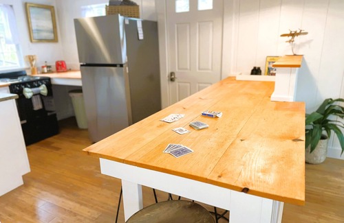 Eastham Cottage | Pondside/Kayak/Firepit/Dog Friendly~Willow Haven