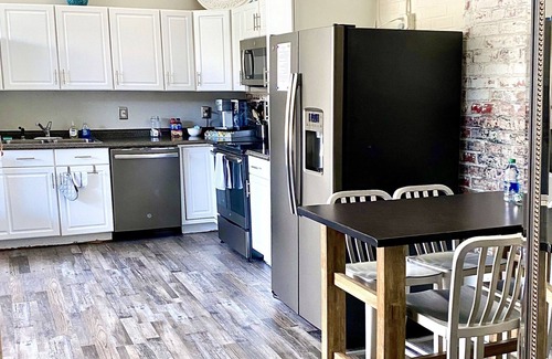 Downtown Wilmington Condo | Pontiac Oasis in the ❤️ of Downtown Wilmington