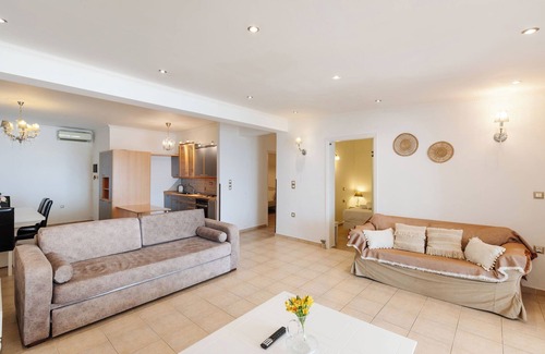 Perama Hotel | Pontikonisi Hotel