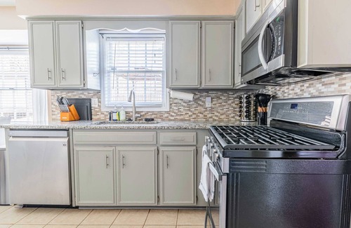 Columbus House | Pool 4BR Pool Table Grill Fire Pit Near Ft Moore