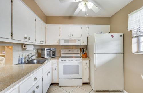 Lauderdale Lakes Apartment | Pool Access, 9 Mi to Pompano Beach Breezy Condo!