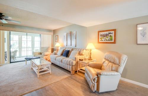Welaka Apartment | Pool Access and Lanai Riverfront Welaka Condo!