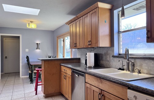 Plano House | Pool, Heated spa, Pickleball court, BBQ, Sleep 16