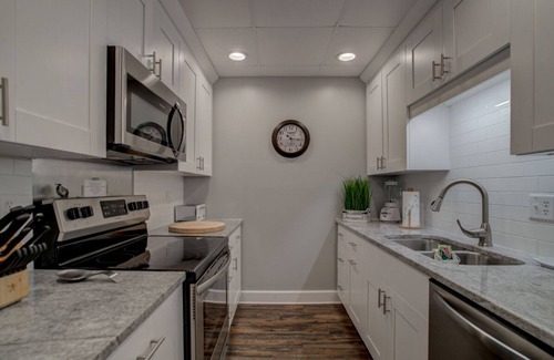 Gainesville House | Pool, lake, hot tub, fishing, fun-Lake Lanier GA. Newly renovated and open again