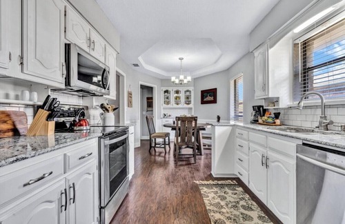 Allen House | Pool PlayHouse: Firepit, Grill, Games & Sunlounger