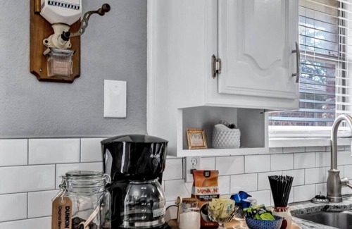 Allen House | Pool PlayHouse: Firepit, Grill, Games & Sunlounger