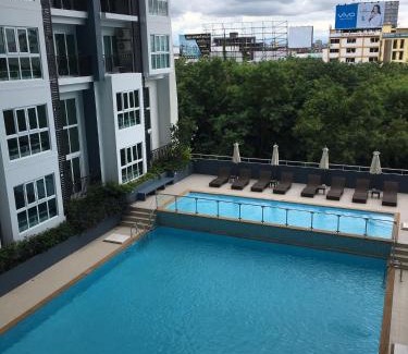 Chiang Mai Apartment | Pool view room The Prio