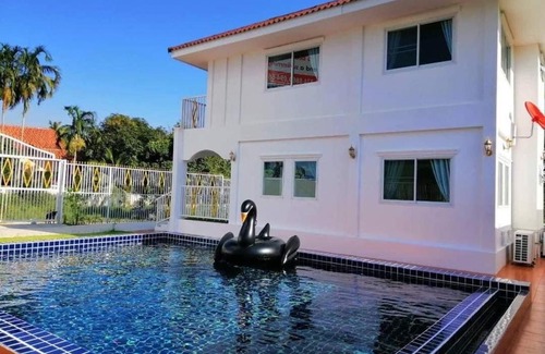 Pong Apartment | Pool villa pattaya mabprachan