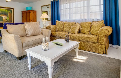 Cypress Point Apartment | Poolside Apartment - 1 Mi to Pompano Beach Pier!