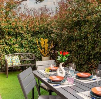 Busto Arsizio Apartment | Pop Art Loft con Giardino Privato