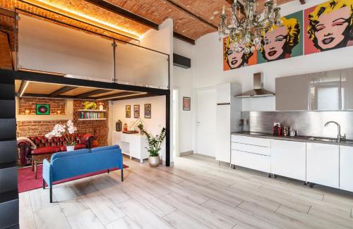 Busto Arsizio Apartment | Pop Art Loft con Giardino Privato