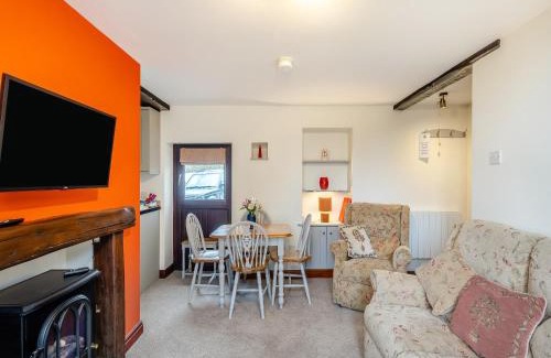 Earl Sterndale House | Poppies Court Jericho Farm