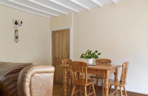 Bonsall House | Poppy Cottage