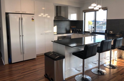 Wannanup House | Port Bouvard Retreat - Large family friendly canal home with private jetty