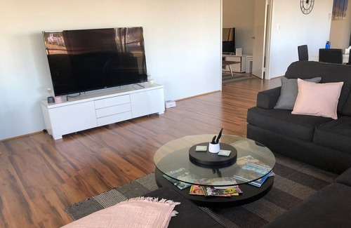 Wannanup House | Port Bouvard Retreat - Large family friendly canal home with private jetty