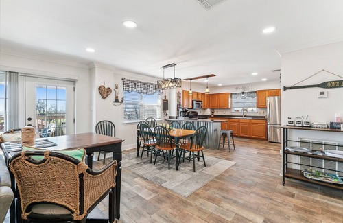 Port Sulphur House | Port Sulphur Retreat w/2 Balconies & Bayou Access