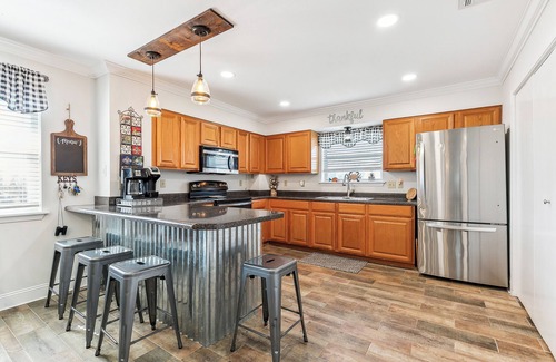 Port Sulphur House | Port Sulphur Retreat w/2 Balconies & Bayou Access