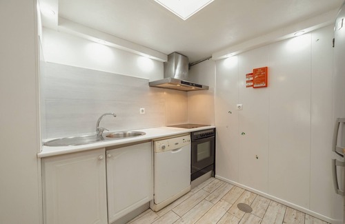 Santa Marinha Apartment | Porto Window Terrace House by Vacationy