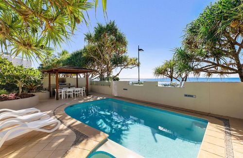Noosa Heads Apartment | Portofino 8 - BEACHFRONT COMPLEX STUNNINGLY RENOVATED PENTHOUSE