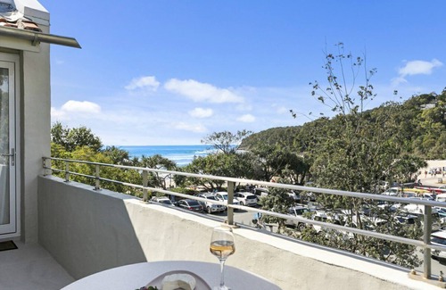 Noosa Heads Apartment | Portofino 8 - BEACHFRONT COMPLEX STUNNINGLY RENOVATED PENTHOUSE