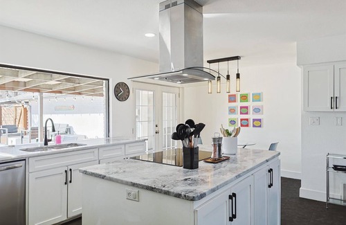 Grand Prairie House | Posh 5-BD w Pool, Hot Tub, Cinema, Patio, Foosball