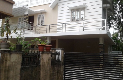 Eloor House | Posh home in a silent and calm residential area so close to city