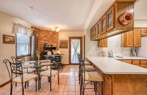 South Fork House | Posh mansion with antique decor, WiFi, & gas fireplace - near river and skiing