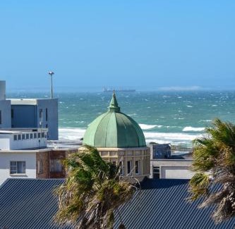 Humewood Apartment | Posh Spot Gold Unit beautiful Beach View Apartment Sleeps 2