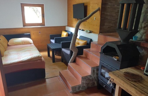 Konjic Ski Chalet | Potok kuca sa bazenom