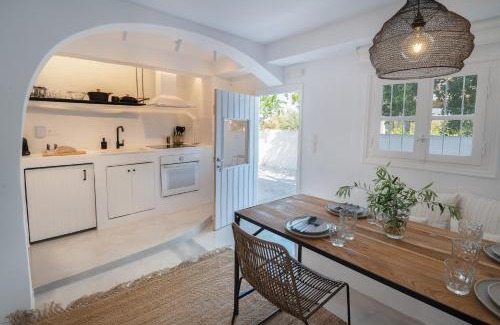 Akrogialion House | Pouletis Family Apartments - Akroyali Seaview Getaways