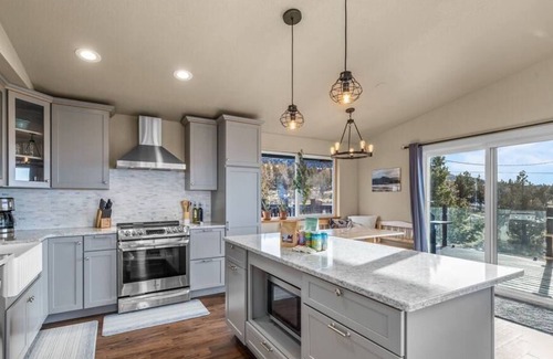 Powell Butte House | Powell Butte Oasis | Hot Tub + Amazing Views, Powell Butte Oasis | Hot Tub + Amazing Views