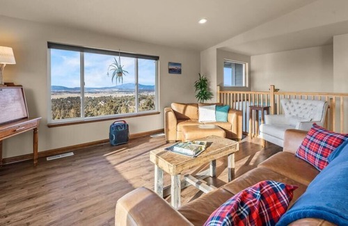 Powell Butte House | Powell Butte Oasis | Hot Tub + Amazing Views, Powell Butte Oasis | Hot Tub + Amazing Views